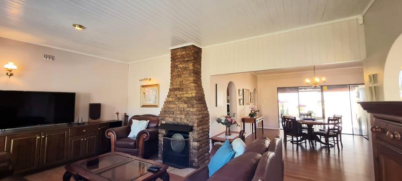 5 Bedroom Property for Sale in De La Haye Western Cape